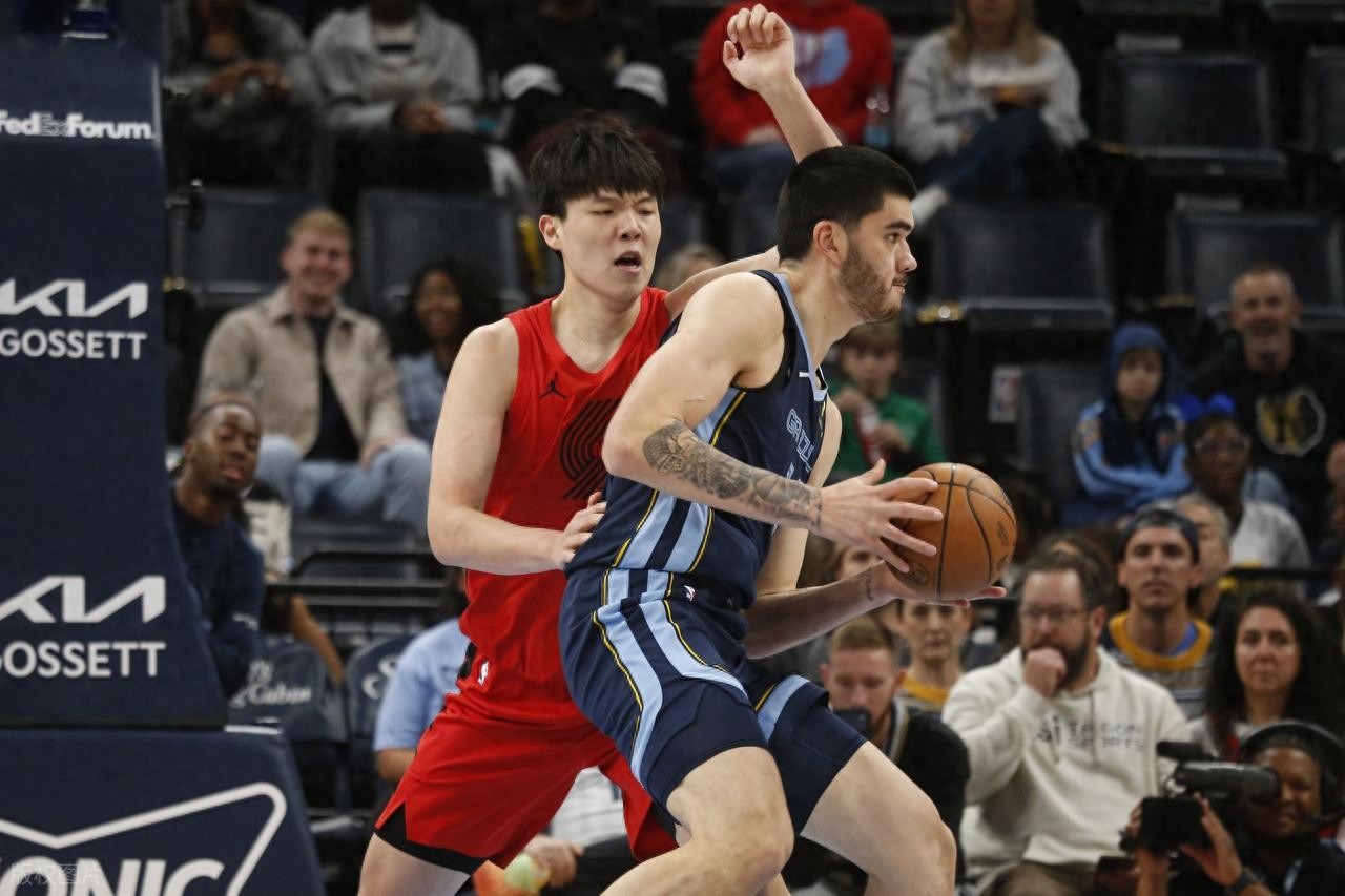 生涯首次首发！杨瀚森四节皆首发出战19分钟4+5+2 开拓者不敌灰熊